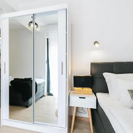 Modern,stylish Exclusive With Pool&jacuzzi Villa *