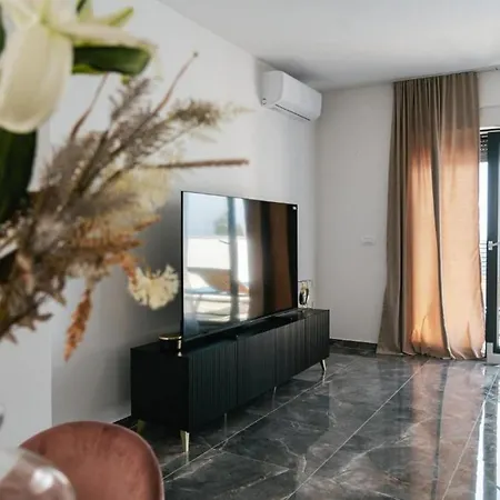 Villa Modern,stylish Exclusive With Pool&jacuzzi *