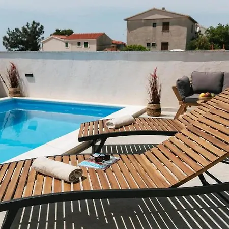 Modern,stylish Exclusive With Pool&jacuzzi Villa