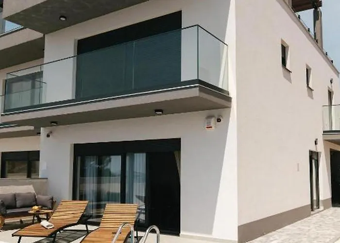 Modern,stylish Exclusive With Pool&jacuzzi Villa *