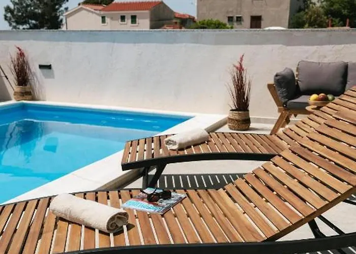 Modern,stylish Exclusive With Pool&jacuzzi Villa